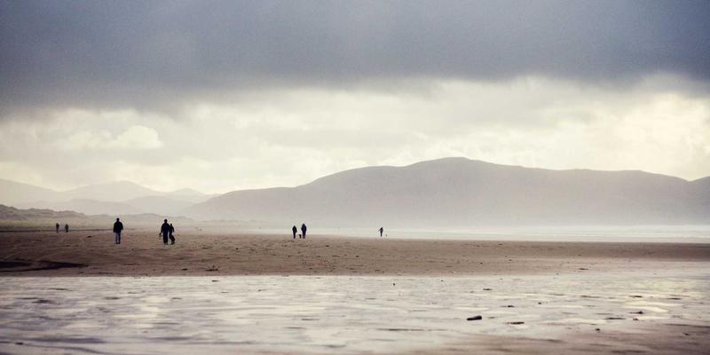 实用工具新篇章：听觉与触觉导航辅助设备如何重塑视障人士的出行与学习资源获取