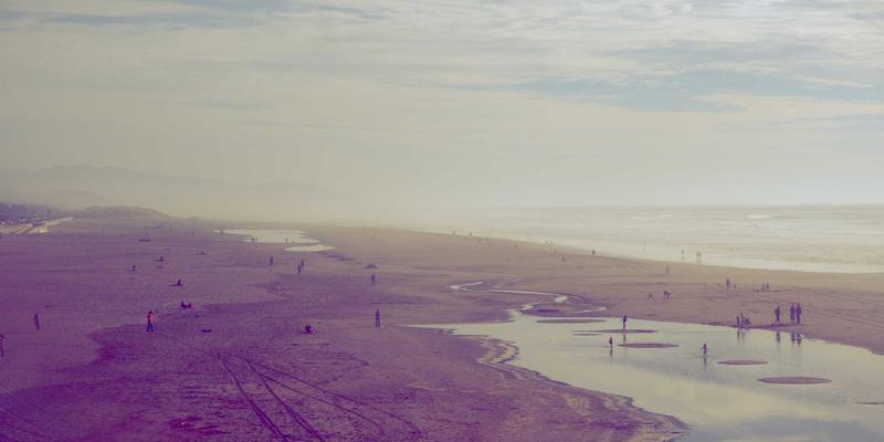 车载HUD抬头显示导航：从炫酷到必需，安全与信息呈现的技术演进